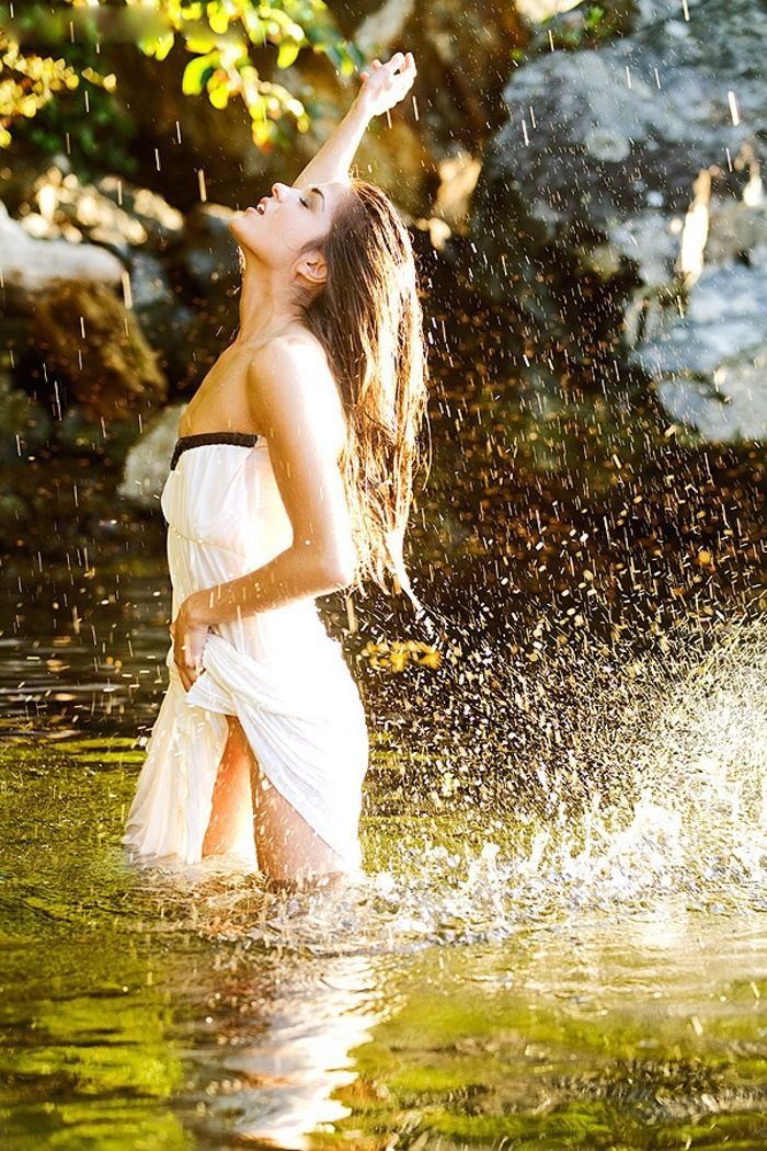 Marie Avgeropoulos in Bhivandi