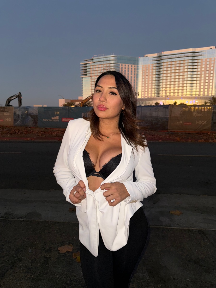 Take a pause and enjoy Ali Cruz — streaming from Bhivandi