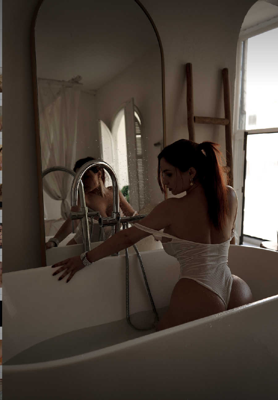 A playful frame from Miranda Faith nude — online in Bhivandi