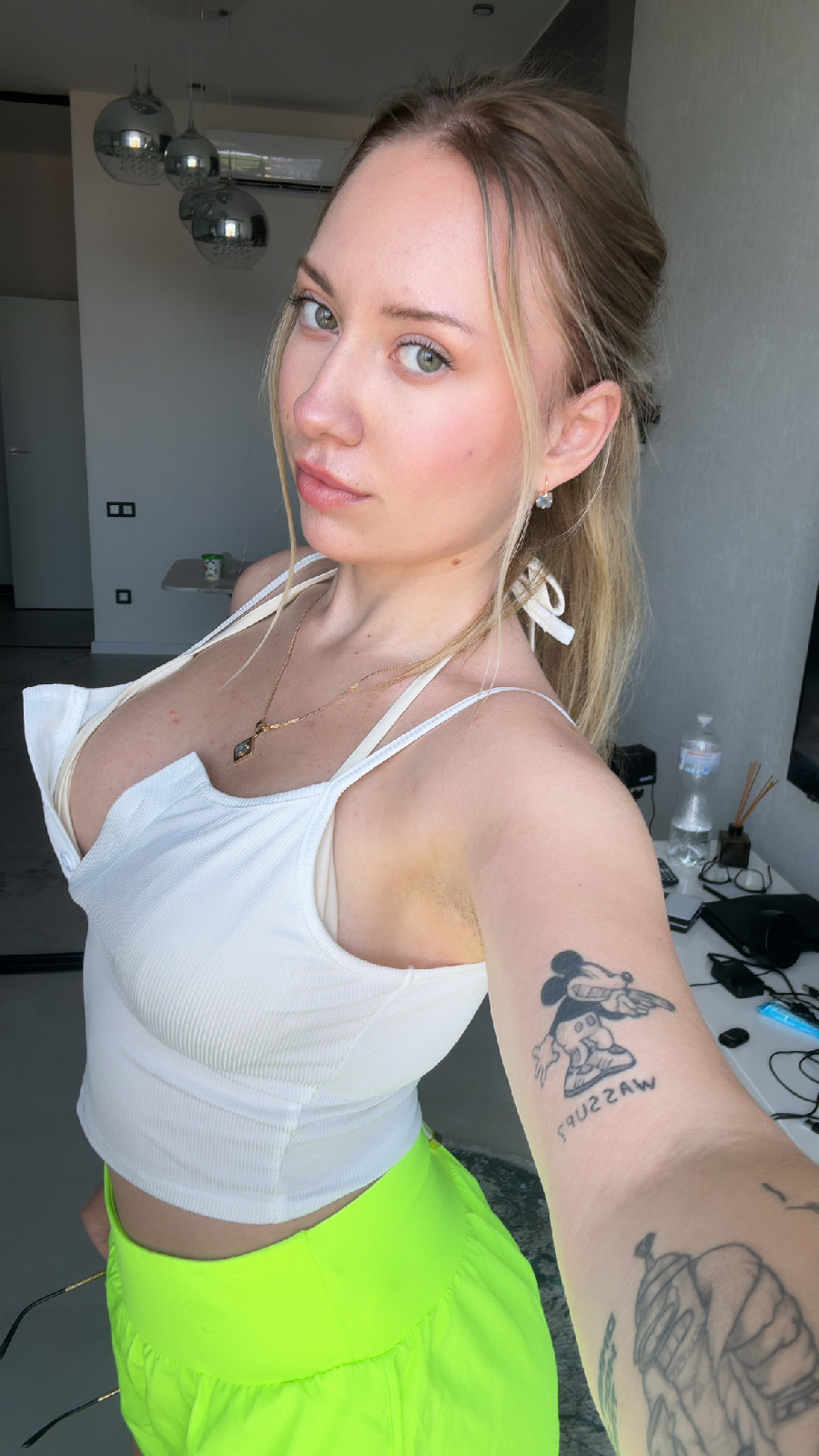 KateV in her underwear in Bhivandi