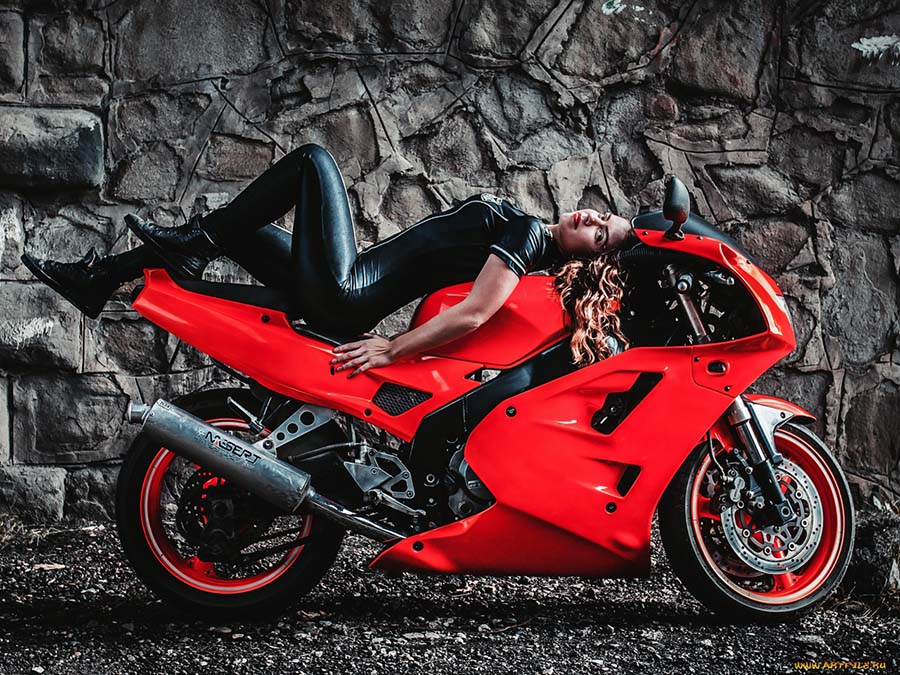 Beautiful girl Beautiful girls and motorcycles in Bhivandi