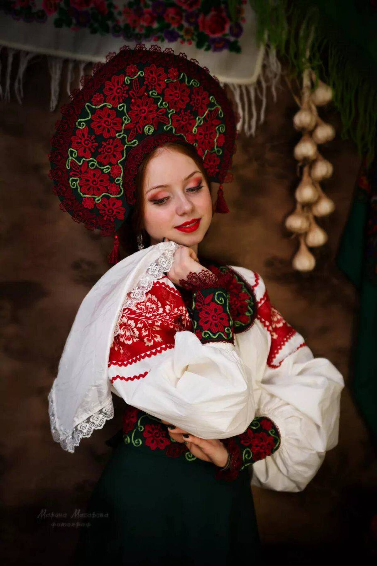 Women in Slavic costumes underwear in Bhivandi