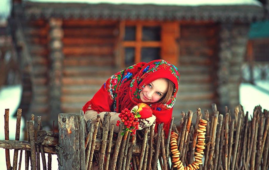 Sexy girl Women in Slavic costumes in Bhivandi