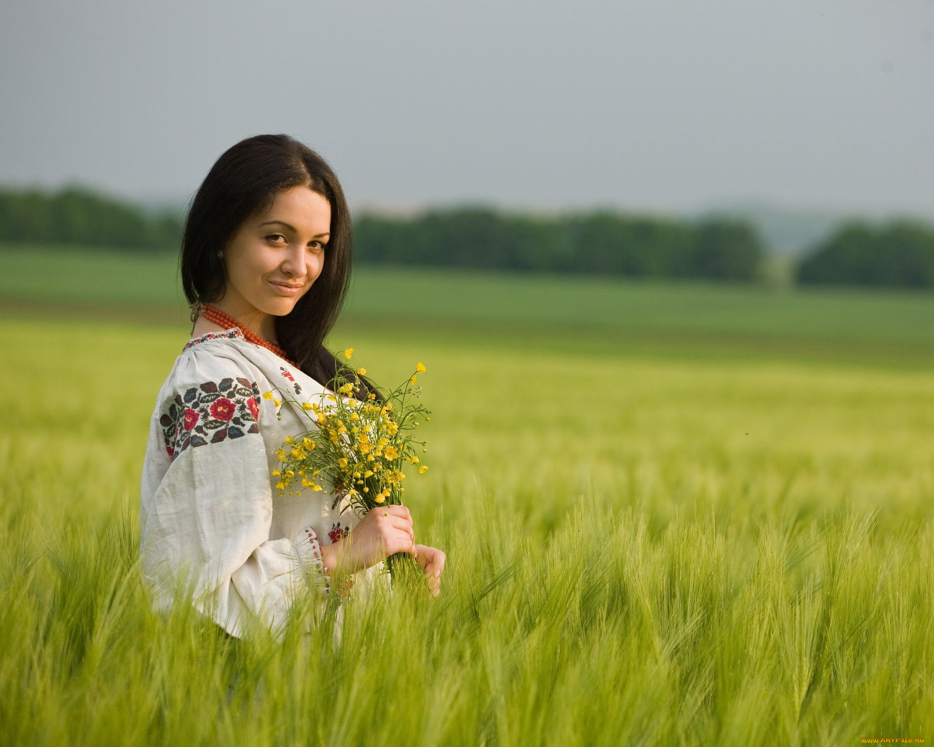 Women in Slavic costumes in Bhivandi