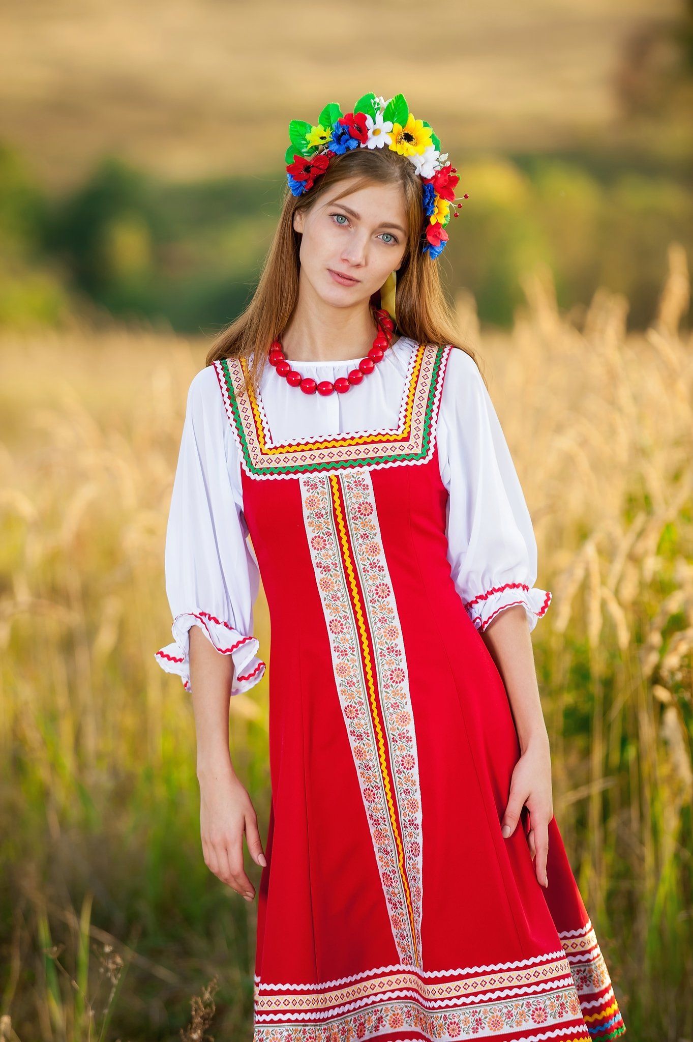 Women in Slavic costumes in Bhivandi