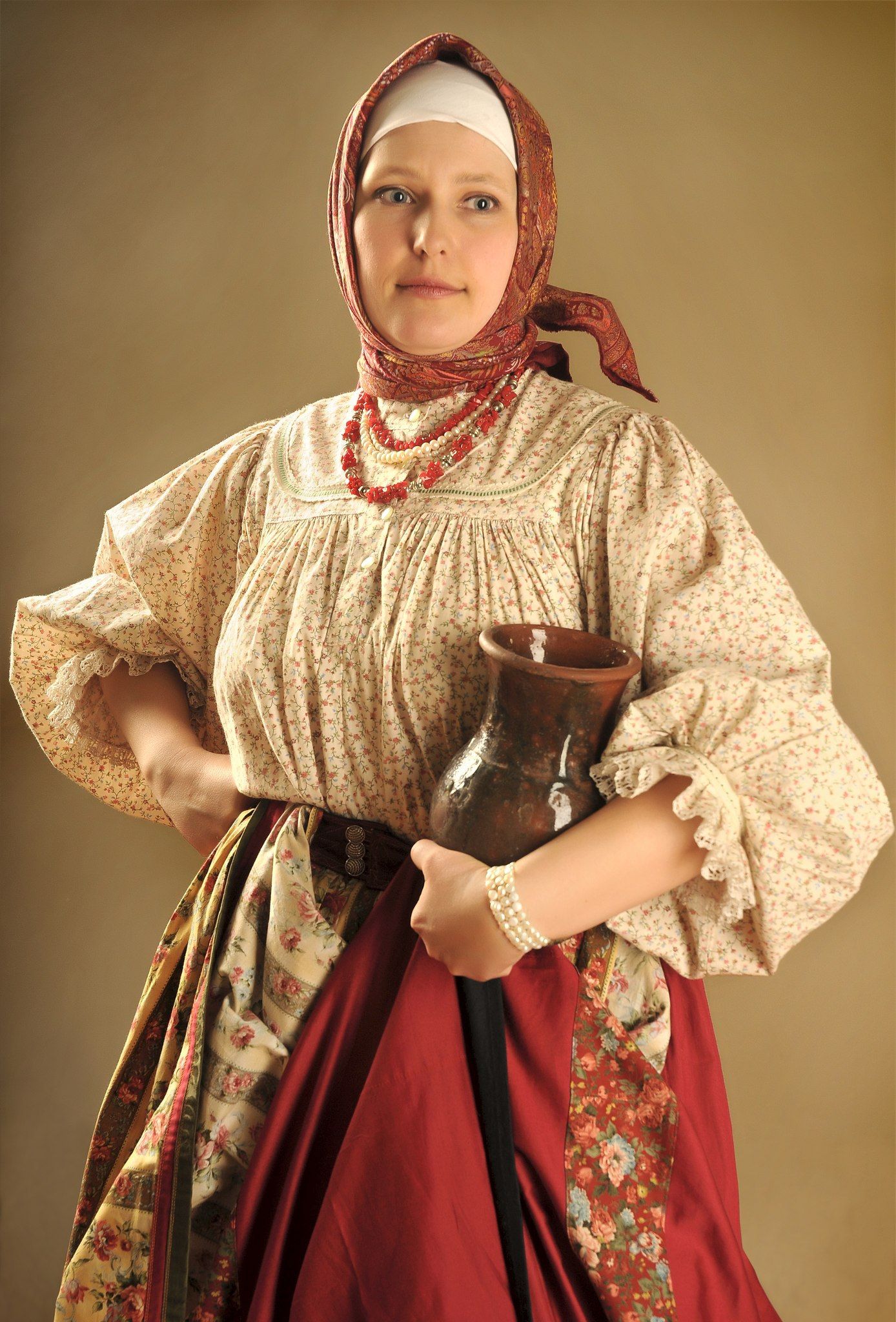 Girls in Slavic costumes in Bhivandi